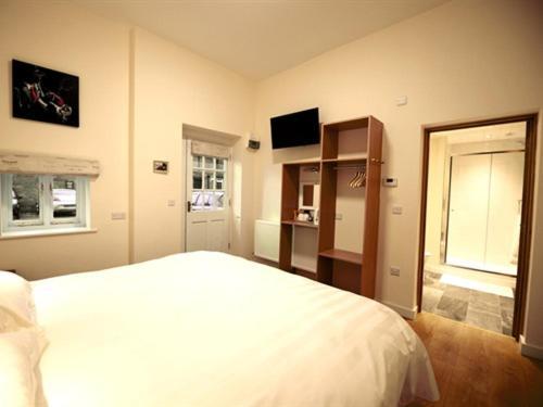 Мотель The Coaching Barns Wem Экстерьер фото